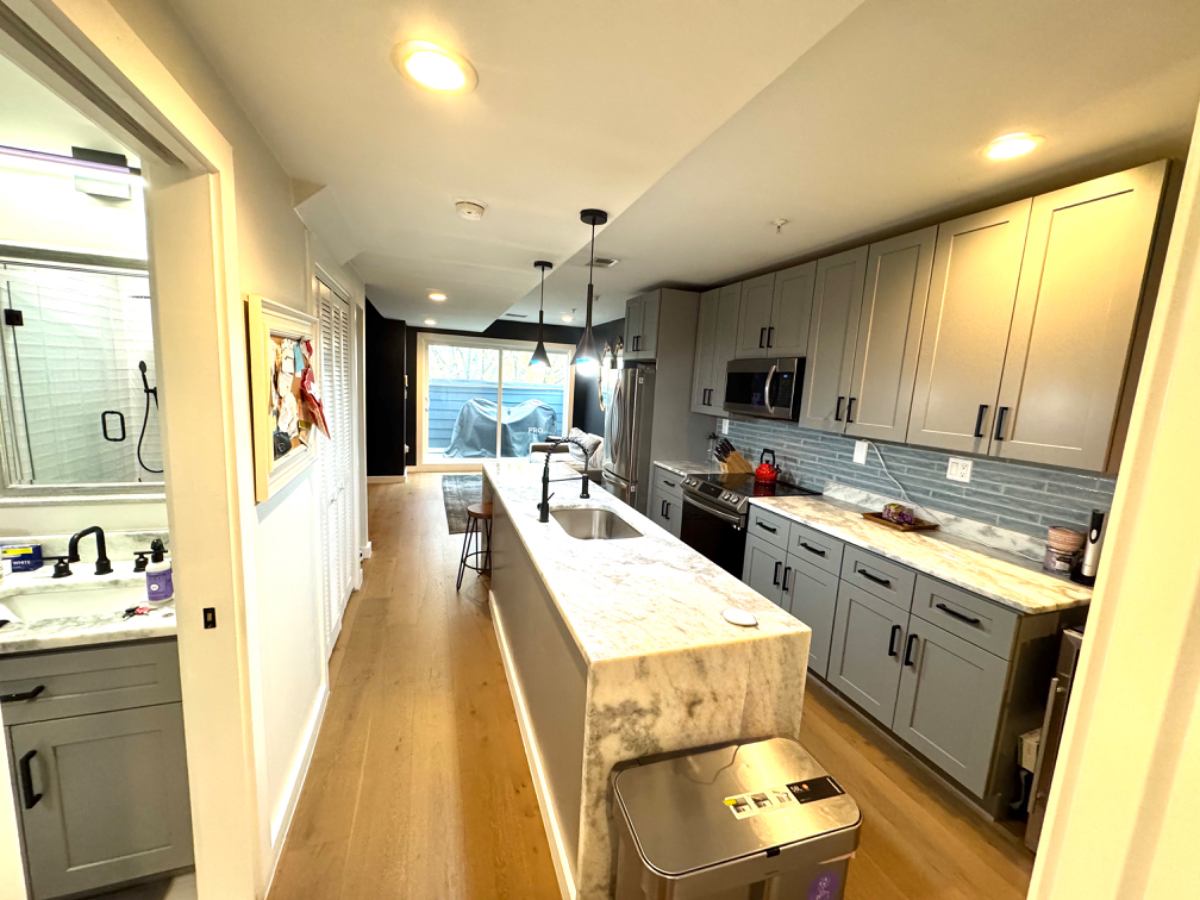 Stunning 2BR/2BA Condo w/ Rooftop Patio - Photo 6