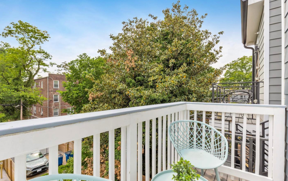 Stunning 2BR/2BA Condo w/ Rooftop Patio - Photo 3