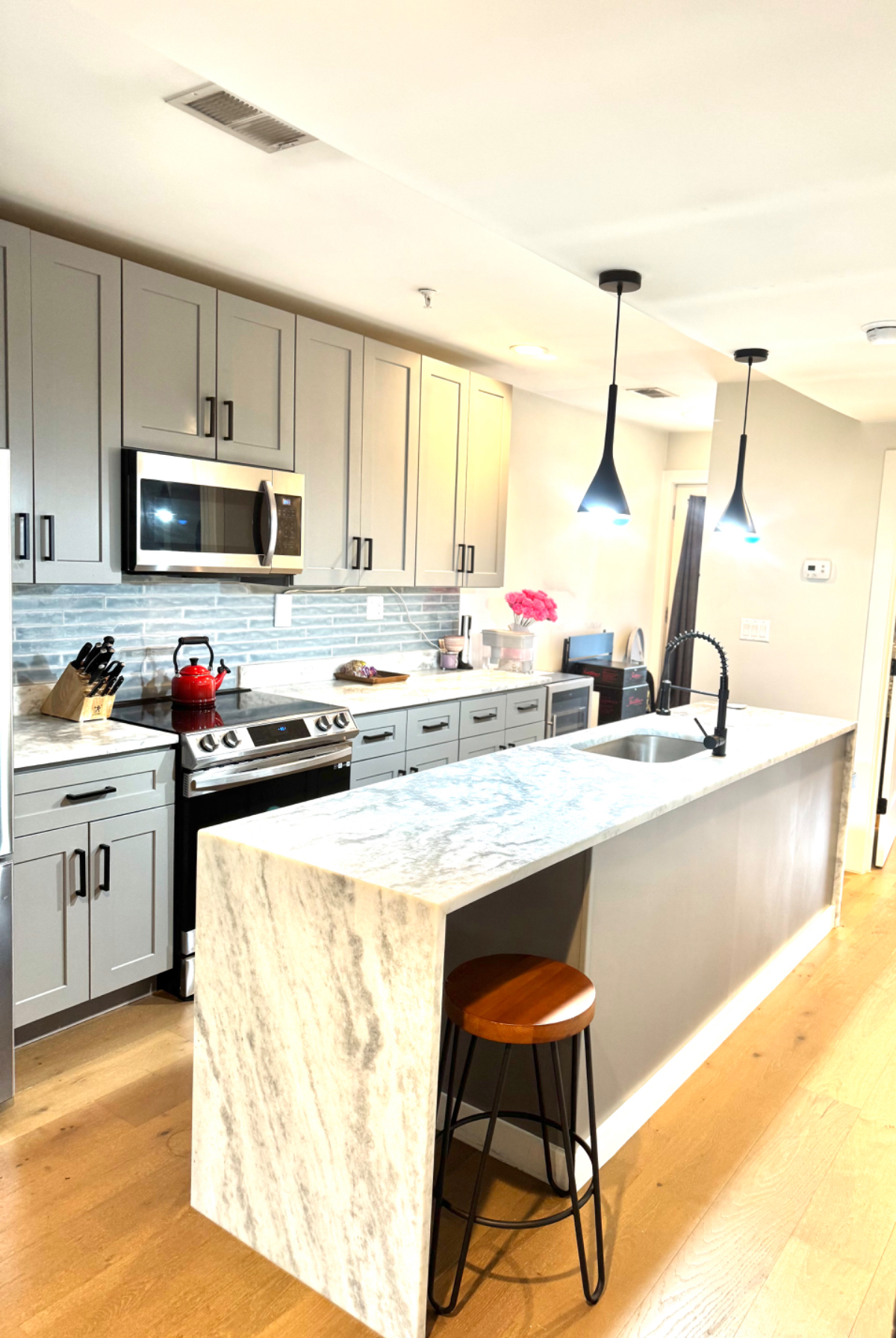 Stunning 2BR/2BA Condo w/ Rooftop Patio - Photo 9