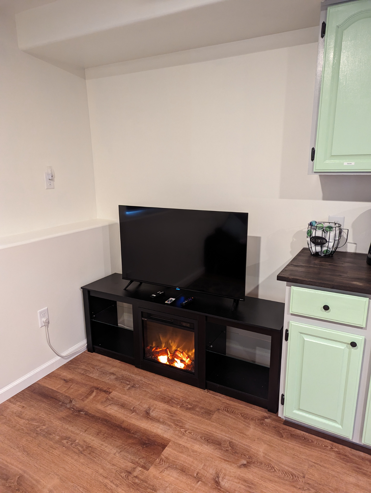 Comfortable Basement Apartment - Photo 2