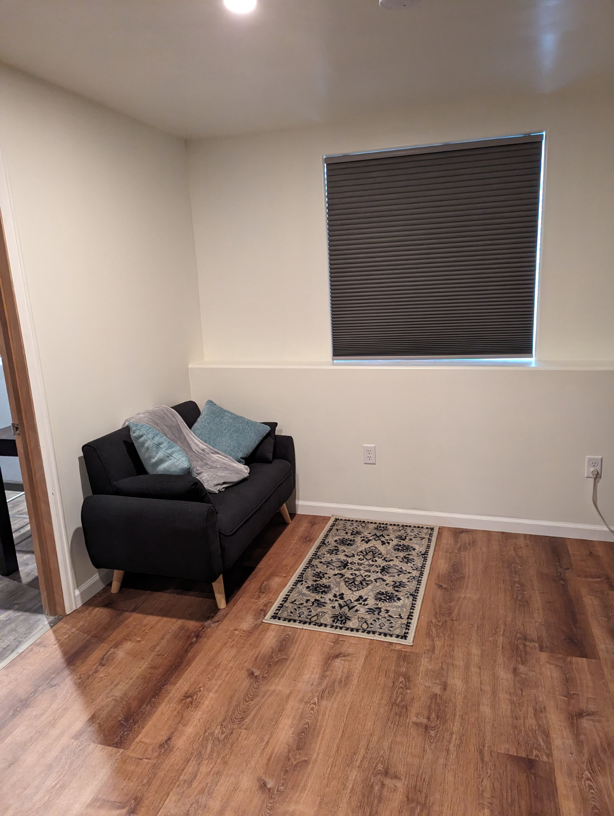 Comfortable Basement Apartment - Photo 4