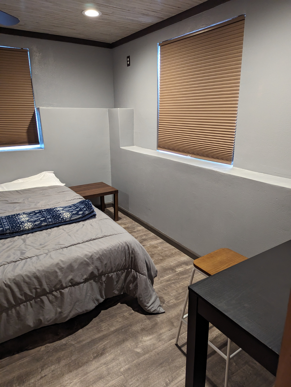 Comfortable Basement Apartment - Photo 5