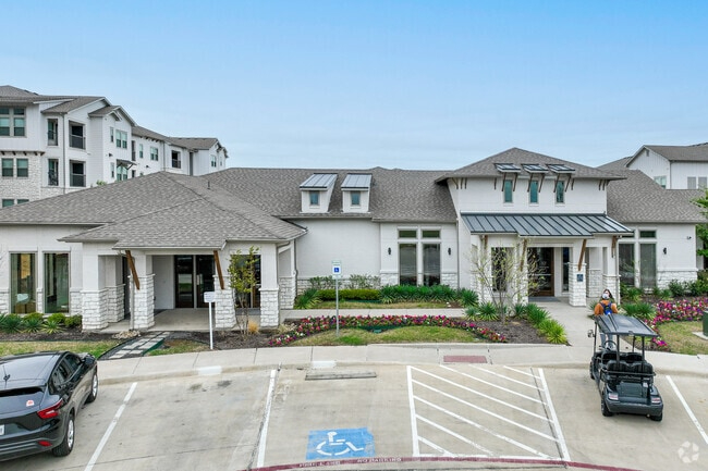 Beautiful 1 and 2 Bedroom apartments in Cleburne Texas - Photo 2