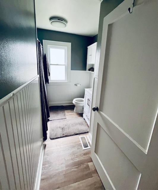 Charming 2BR Home w/ Cozy Back Porch & Garage Parking - Near Hospitals, Shopping & More - Photo 6