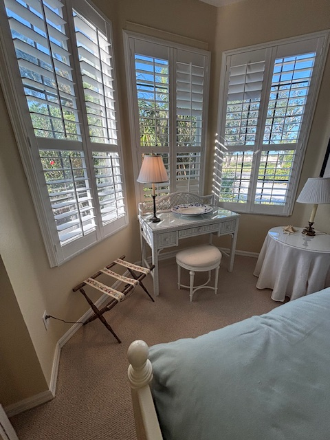 Lake View Poolside Suite with Private Bed & Bath - Photo 3