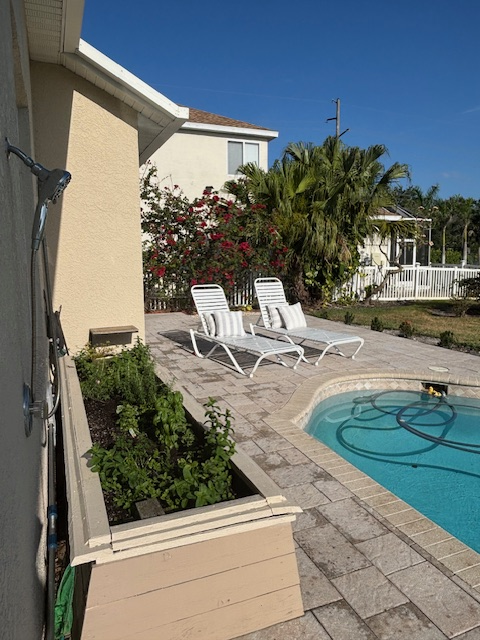 Lake View Poolside Suite with Private Bed & Bath - Photo 11