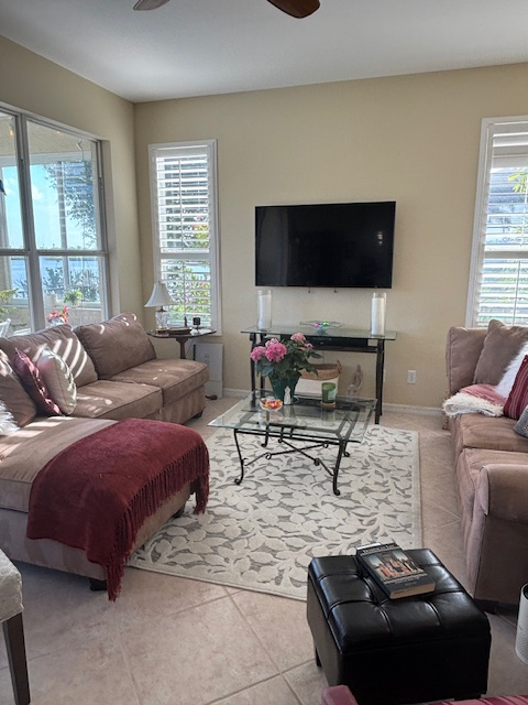 Lake View Poolside Suite with Private Bed & Bath - Photo 4