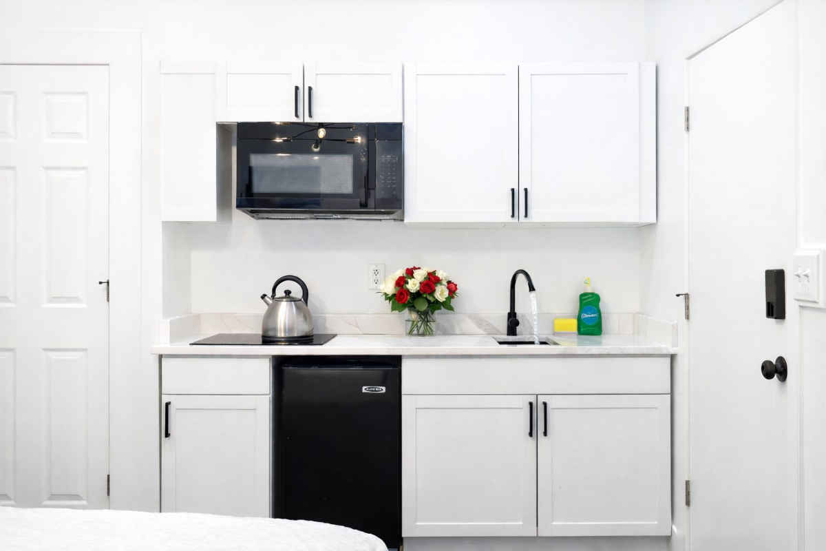 Lodgyy - Comfortable Double-Bed Suite LL 1 - Photo 3