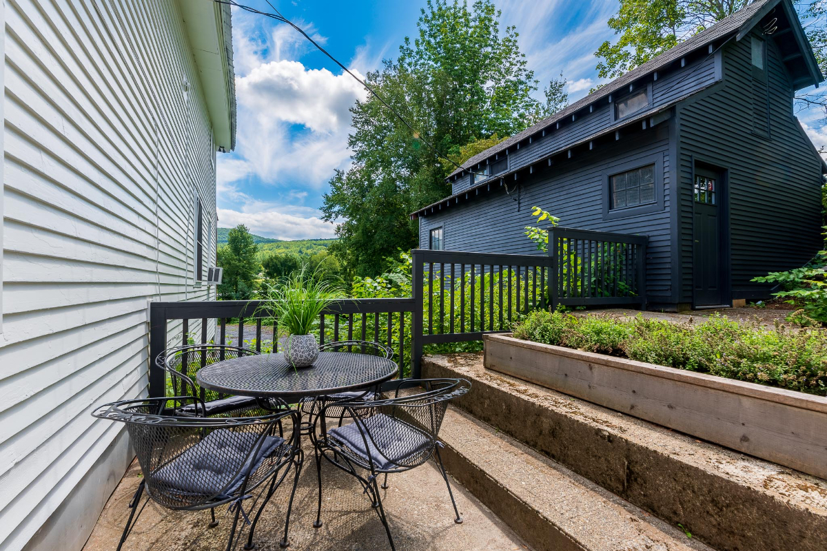 1854 House furnished rental units - Photo 4