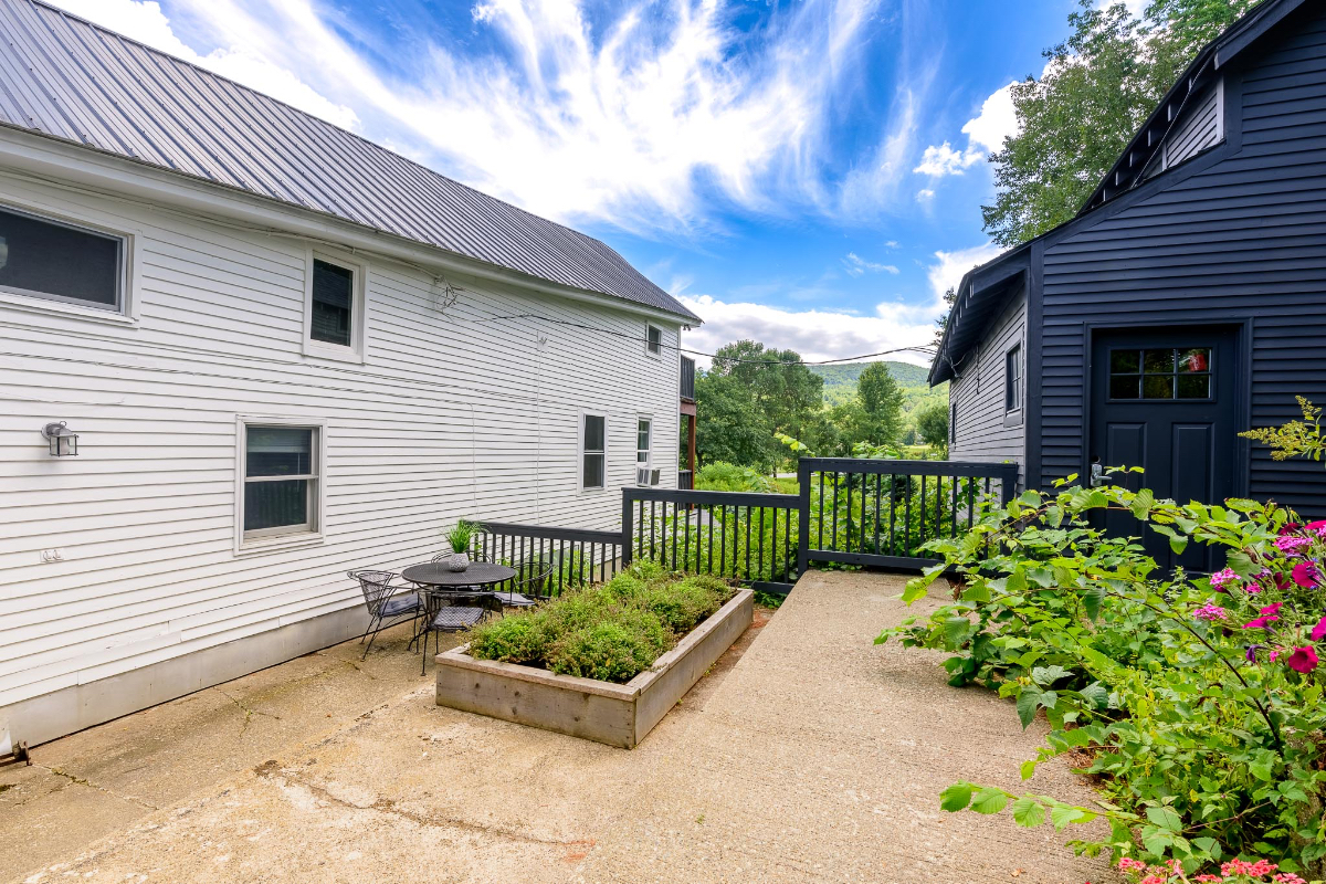 1854 House furnished rental units - Photo 5