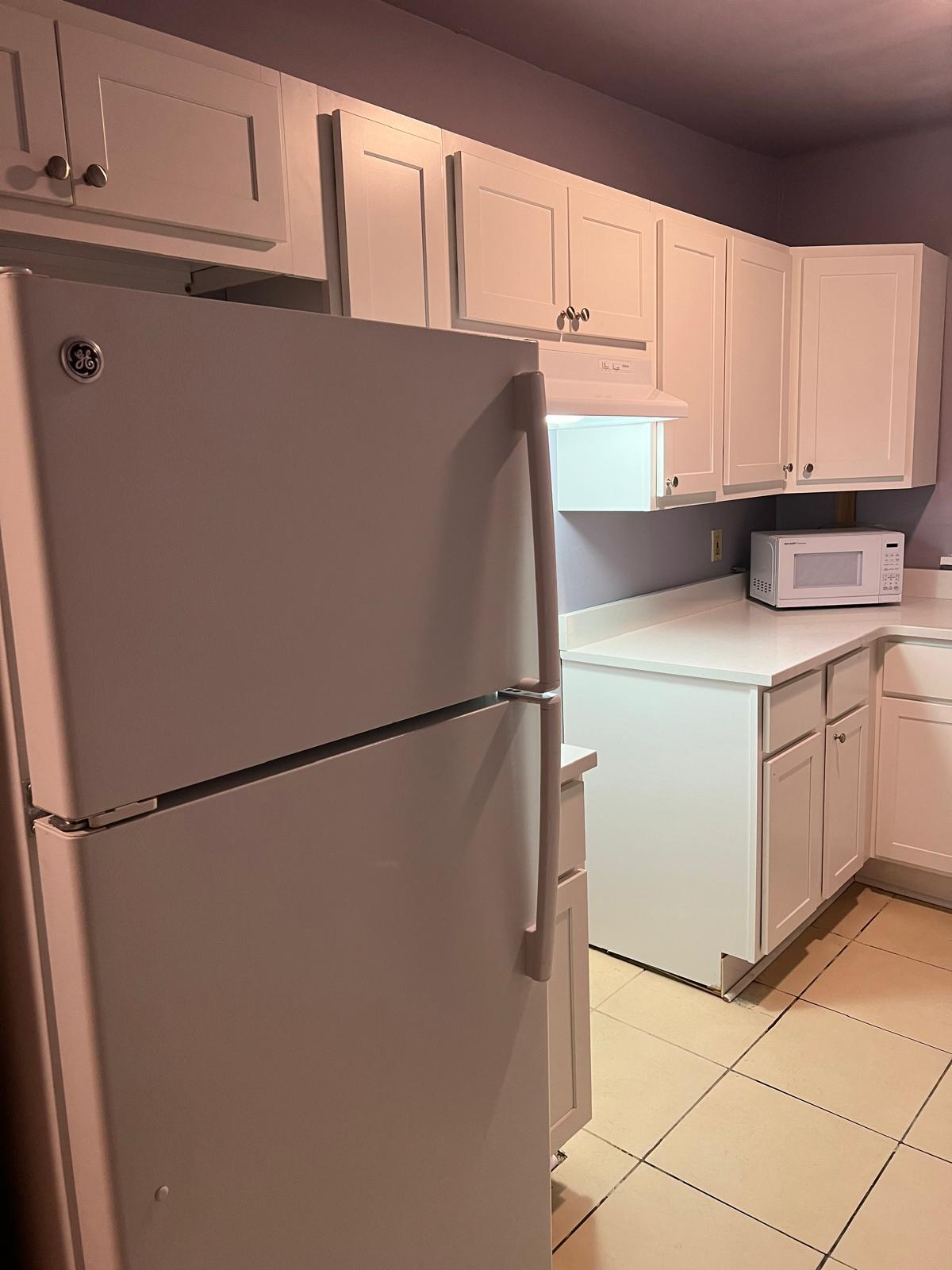 Centrally Located Beautiful Apartment near hospitals with 4 cozy bedrooms and 2 full baths with publ - Photo 2