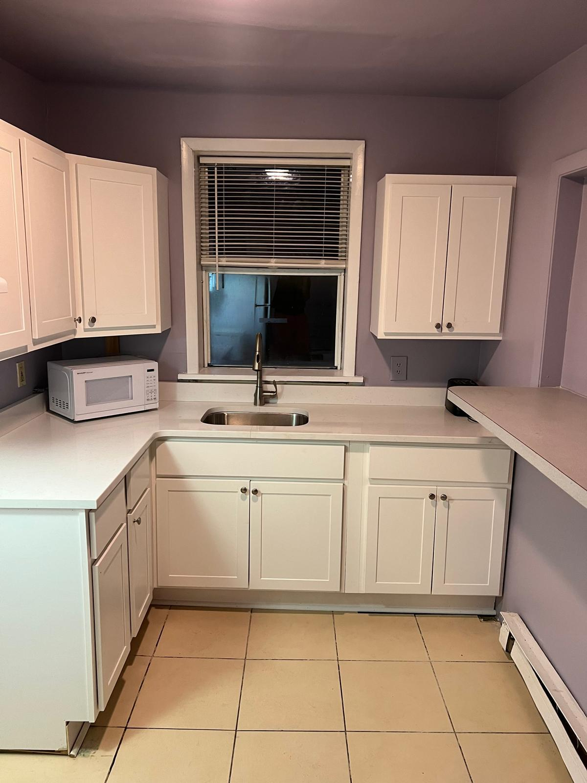 Centrally Located Beautiful Apartment near hospitals with 4 cozy bedrooms and 2 full baths with publ - Photo 3