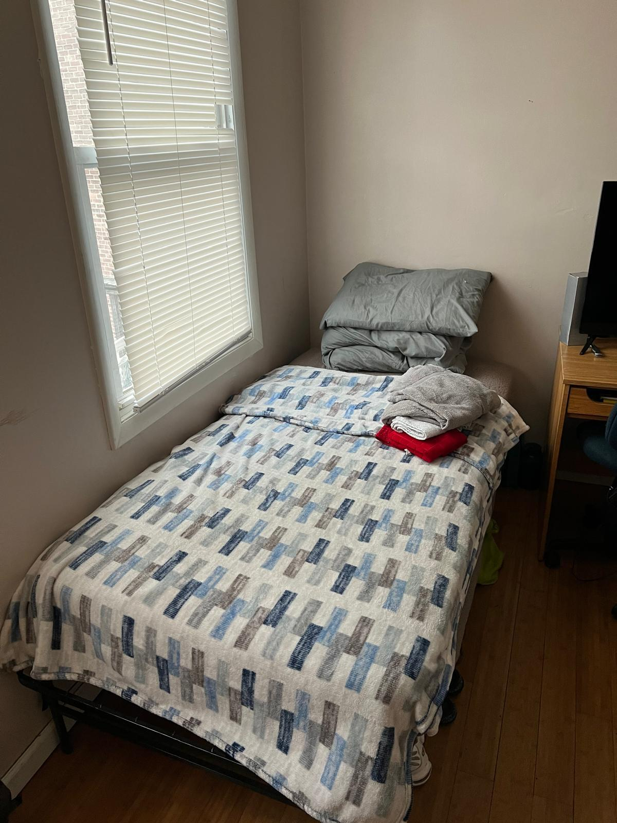 Centrally Located Beautiful Apartment near hospitals with 4 cozy bedrooms and 2 full baths with publ - Photo 4