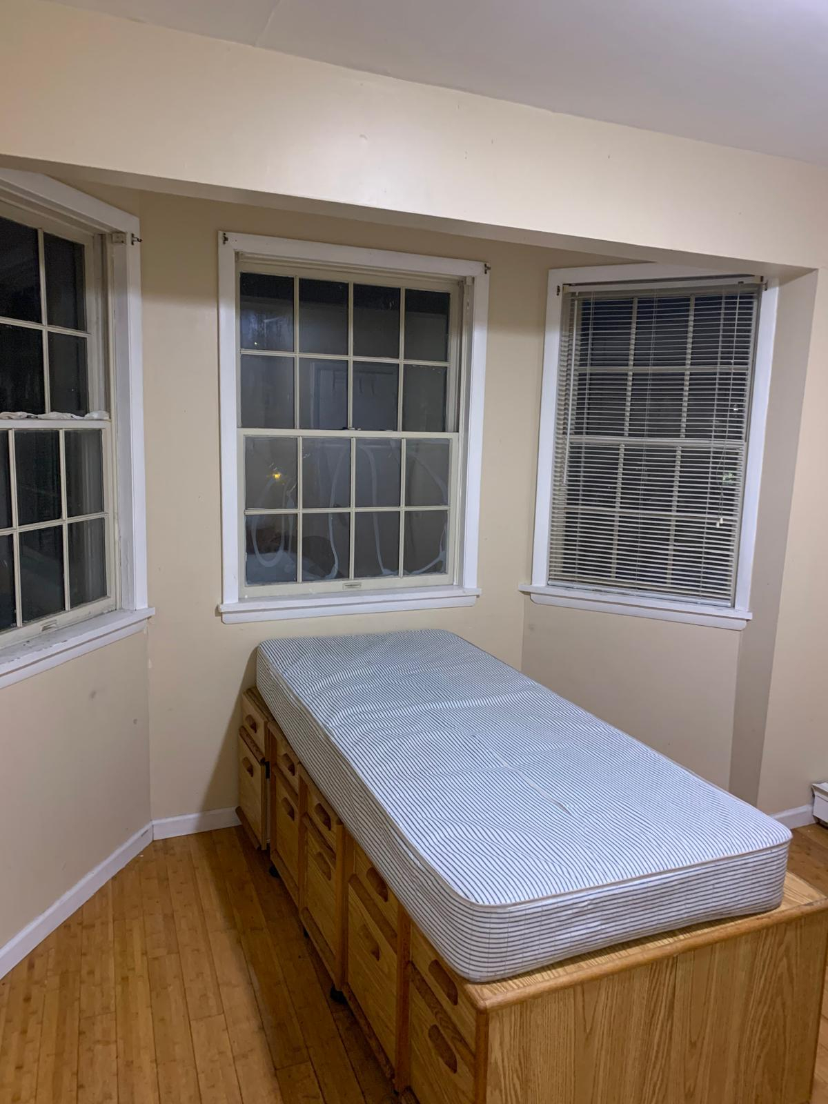 Centrally Located Beautiful Apartment near hospitals with 4 cozy bedrooms and 2 full baths with publ - Photo 8