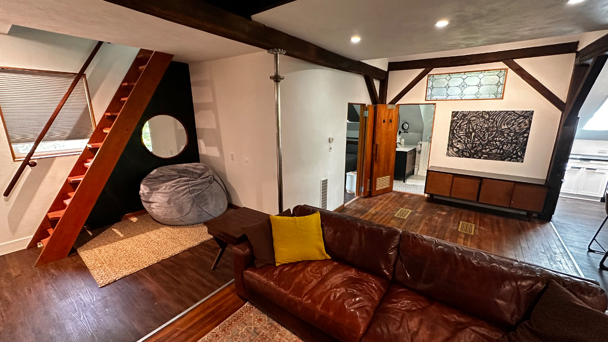 Cozy Art Cottage In The Woods - Photo 2