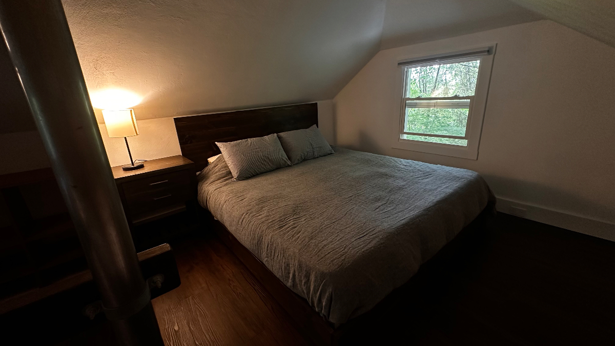 Cozy Art Cottage In The Woods - Photo 11