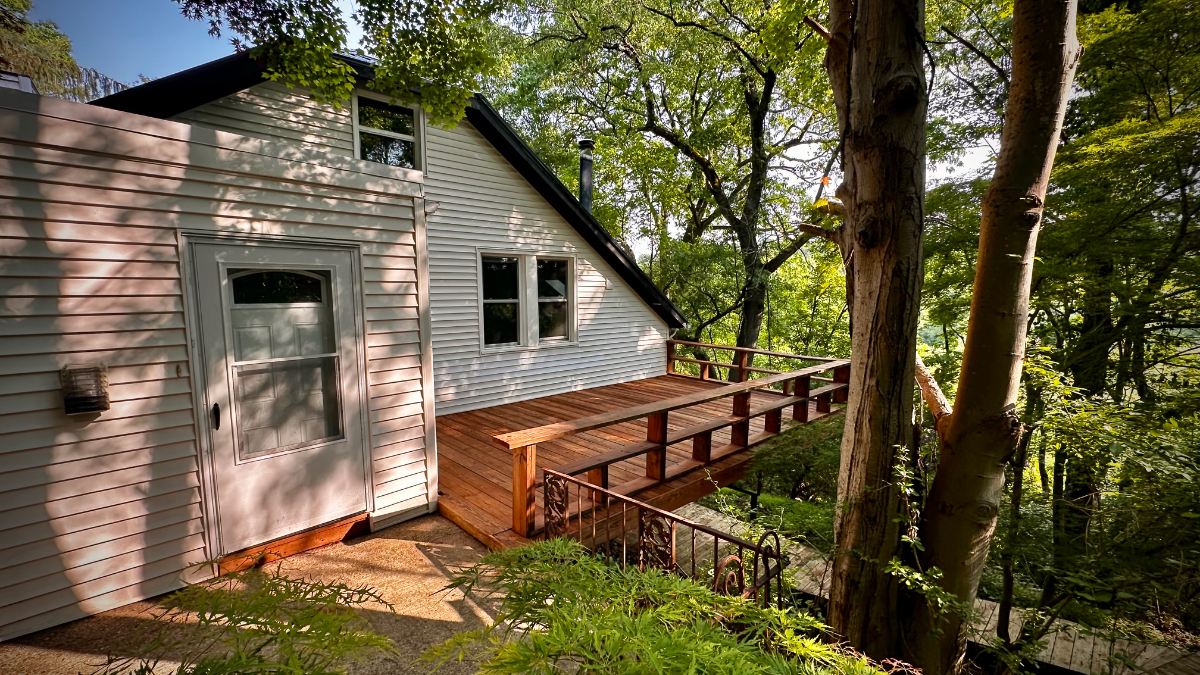 Cozy Art Cottage In The Woods - Photo 12