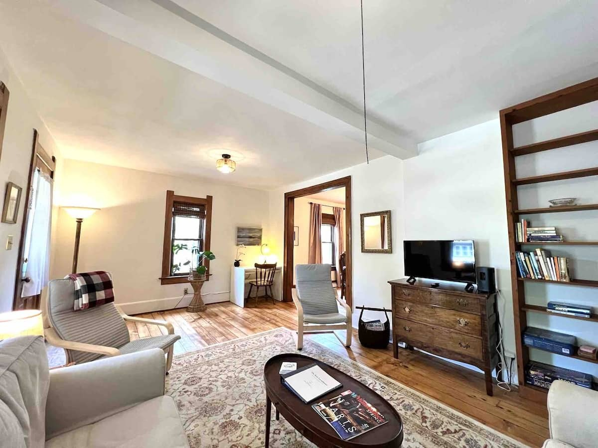 Spacious & Serene Retreat with Hot Tub - Photo 2