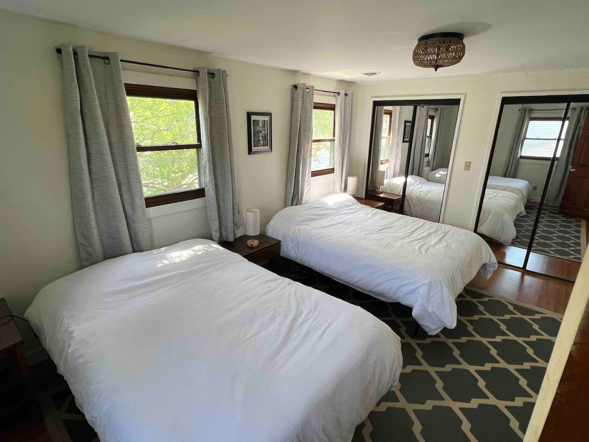 Spacious & Serene Retreat with Hot Tub - Photo 10