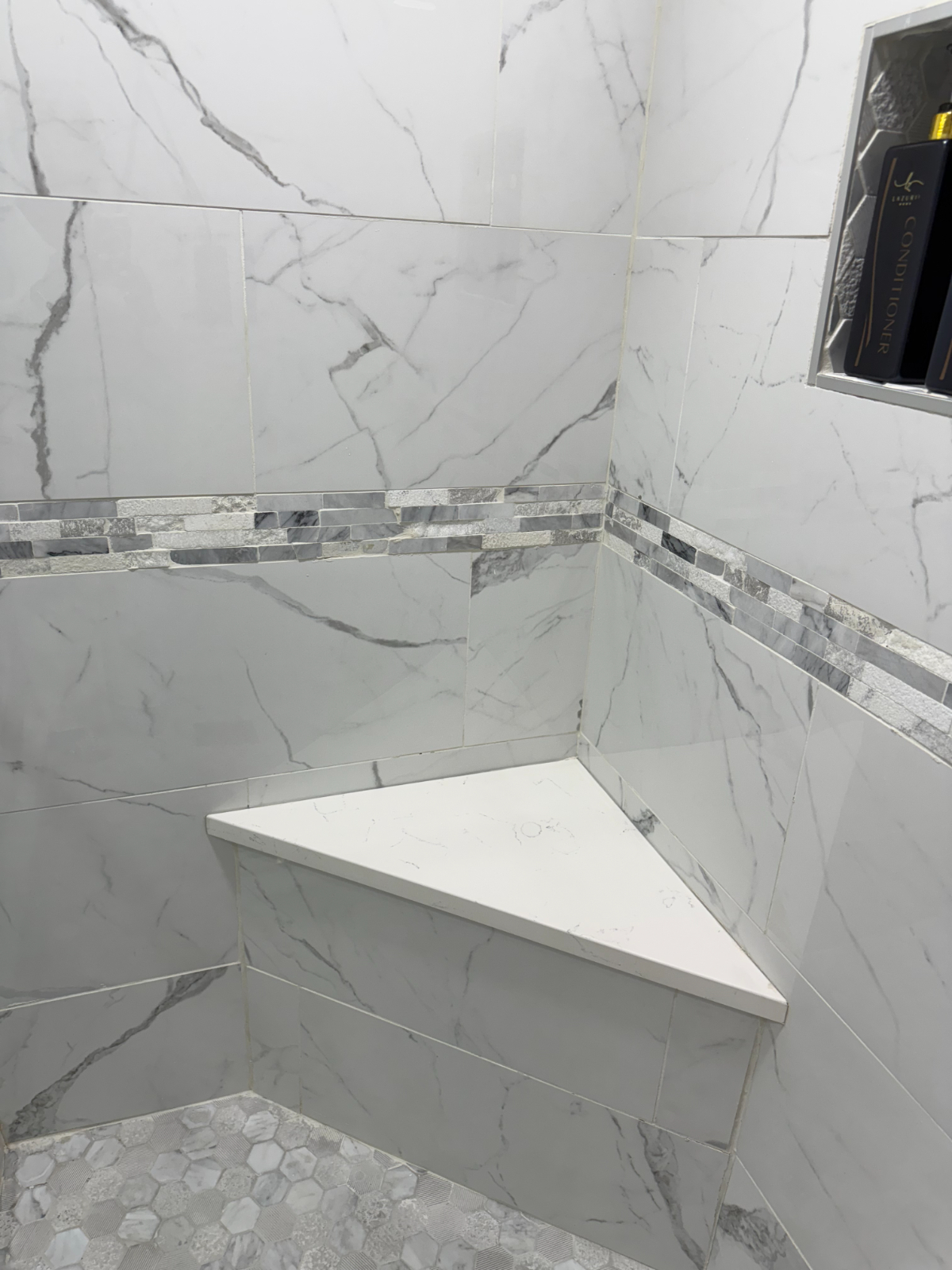 Newly Renovated 1-Bed Apartment with Full Kitchen Close to Everything - Photo 10