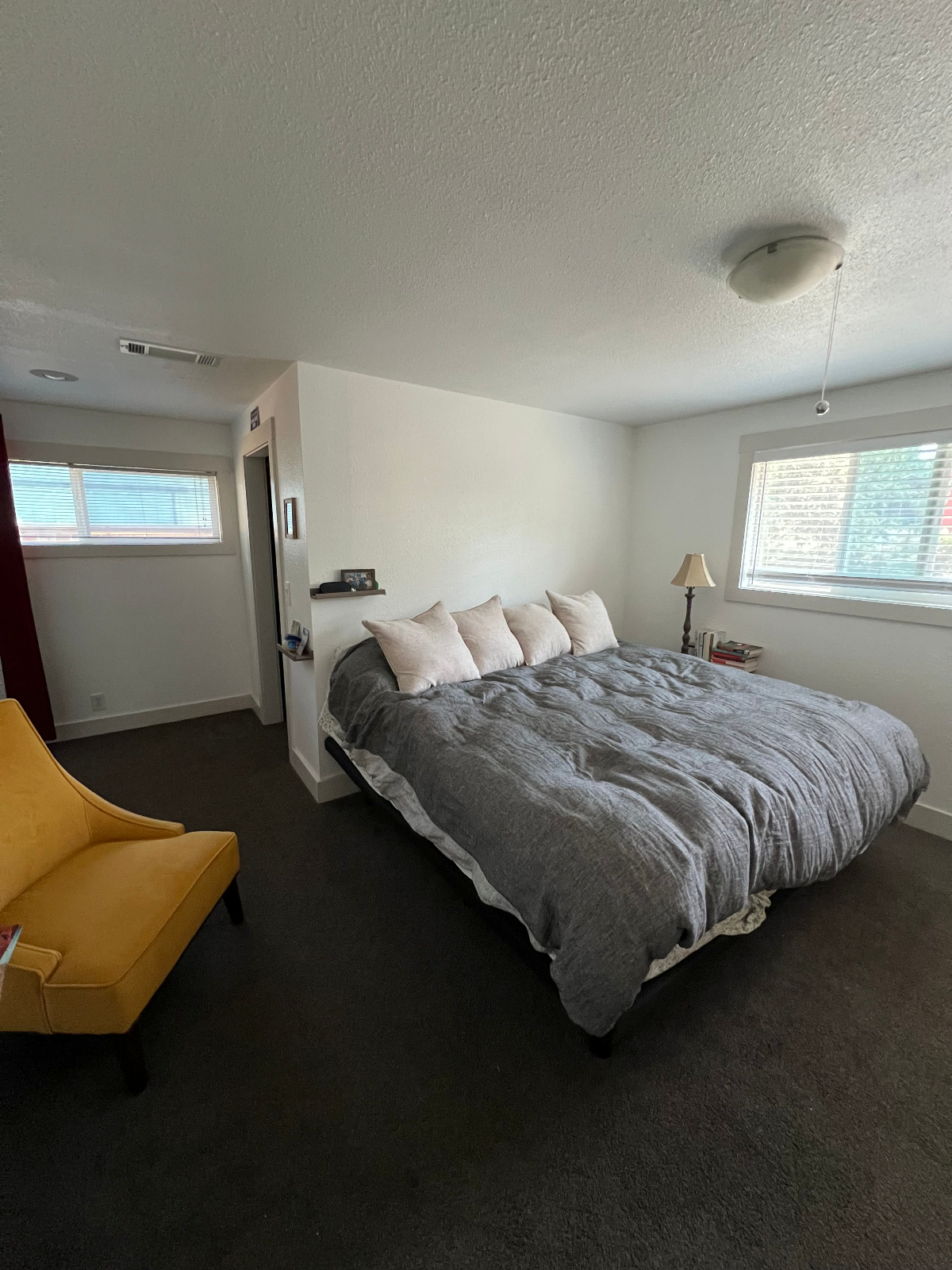 Bend Oregon Cozy 3 Bedroom, 2 Bath Home in a quiet neighborhood - Photo 5