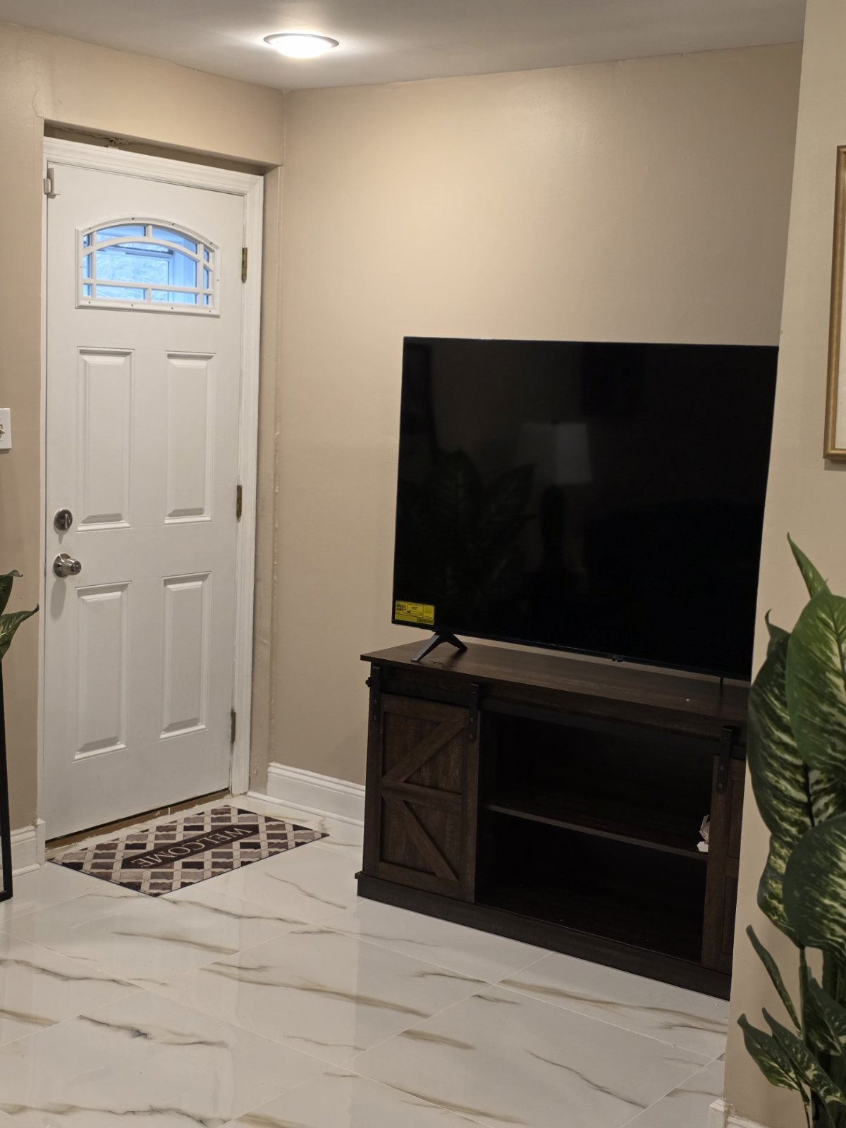 Lovely Studio Apartment with Kitchenette-Available NOW. Walking Distance to LIRR, Minutes to JFK - Photo 5