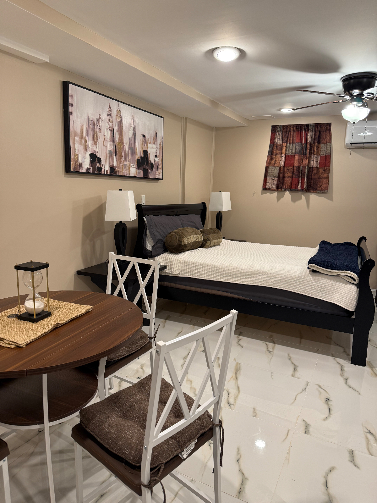 Lovely Studio Apartment with Kitchenette-Available NOW. Walking Distance to LIRR, Minutes to JFK - Photo 3
