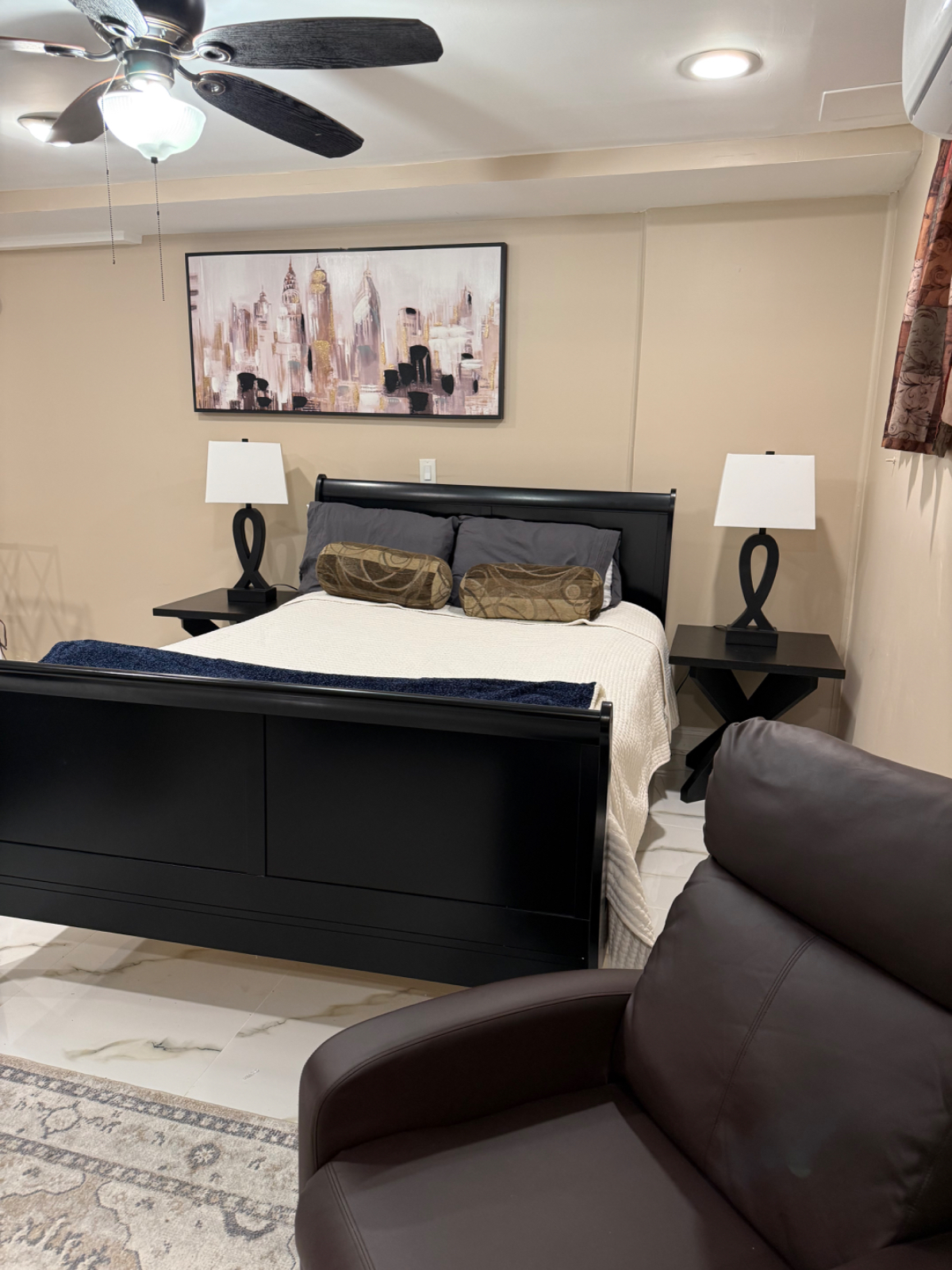Lovely Studio Apartment with Kitchenette-Available NOW. Walking Distance to LIRR, Minutes to JFK - Photo 6