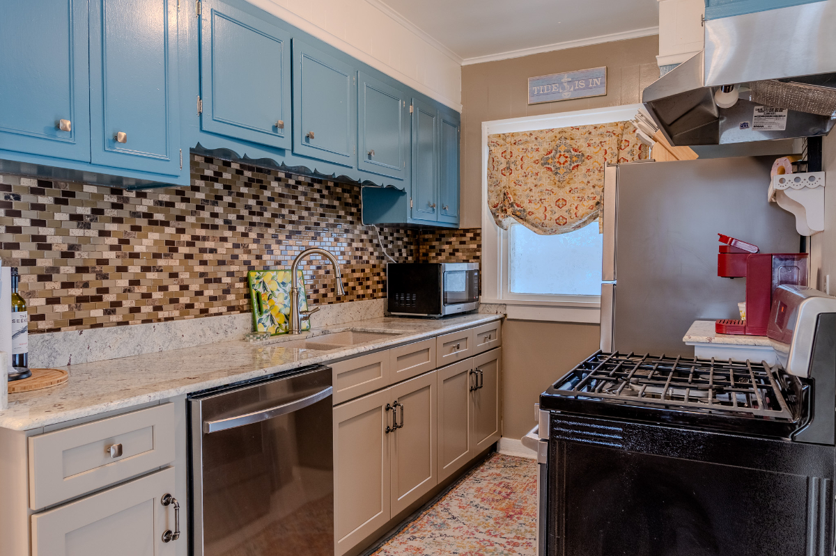 Historic Lakeside Townhouse - Photo 5