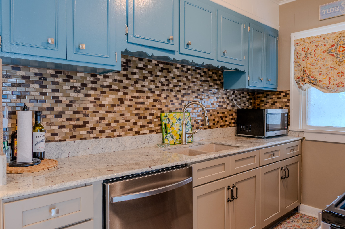 Historic Lakeside Townhouse - Photo 7