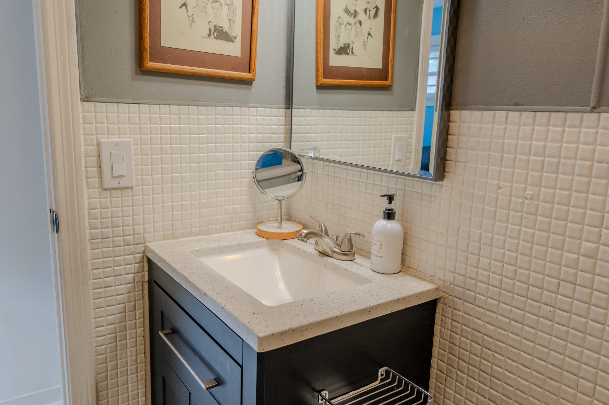 Historic Lakeside Townhouse - Photo 12