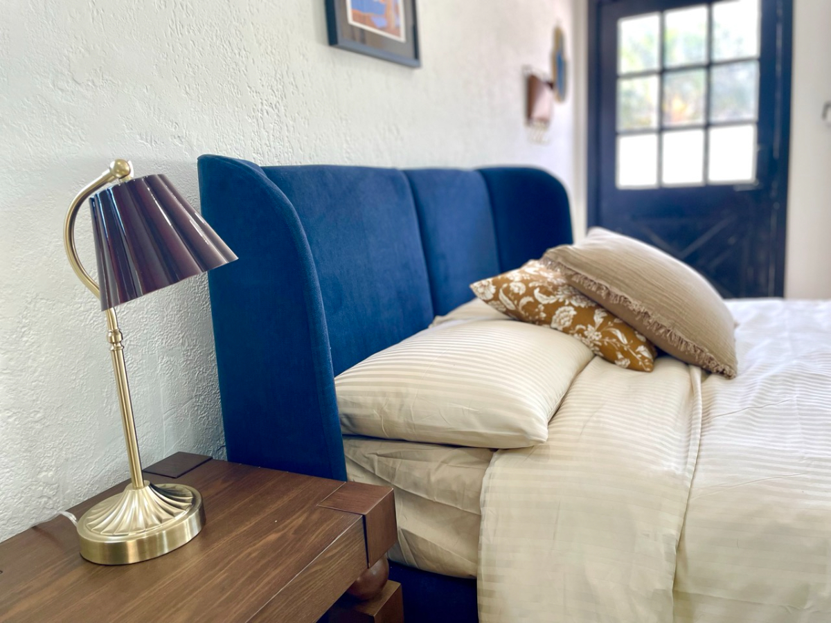 Bright and Private Studio with Yard Access in Prime Hollywood - Photo 6