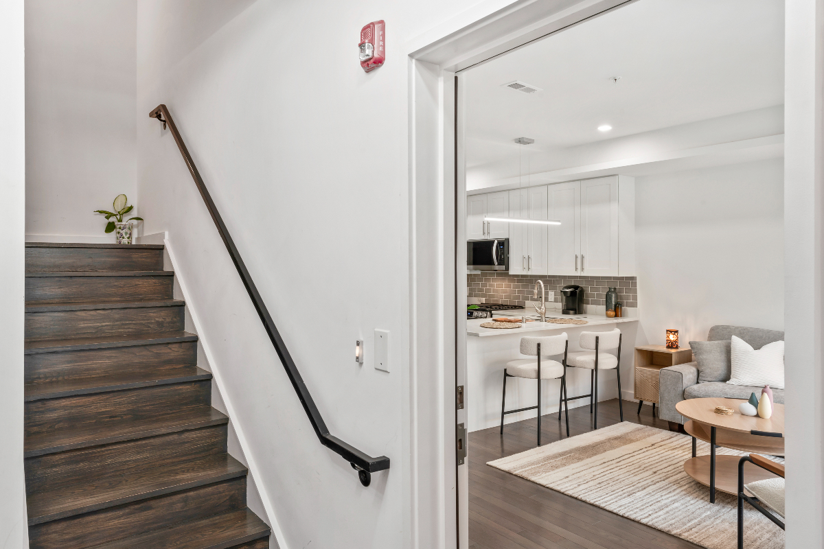 A boutique hotel experience with views. Excellent location. Unit 4 - Photo 5