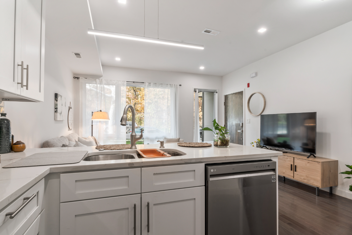 A boutique hotel experience with views. Excellent location. Unit 4 - Photo 6
