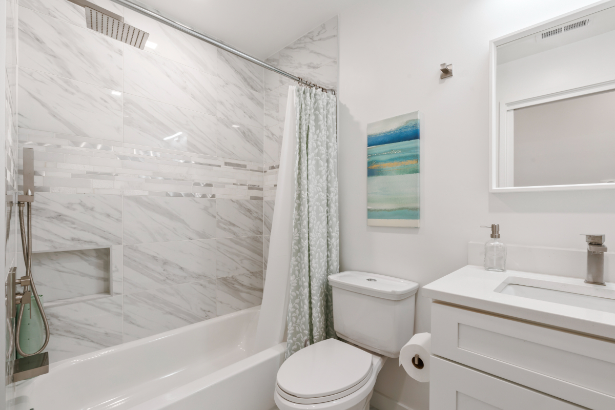 A boutique hotel experience with views. Excellent location. Unit 4 - Photo 11