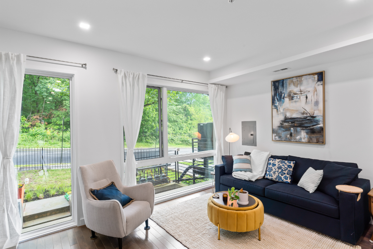 A boutique hotel experience with views. Excellent location. Unit 4 - Photo 4