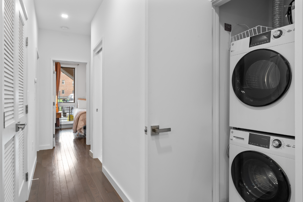 A boutique hotel experience with views. Excellent location. Unit 4 - Photo 9
