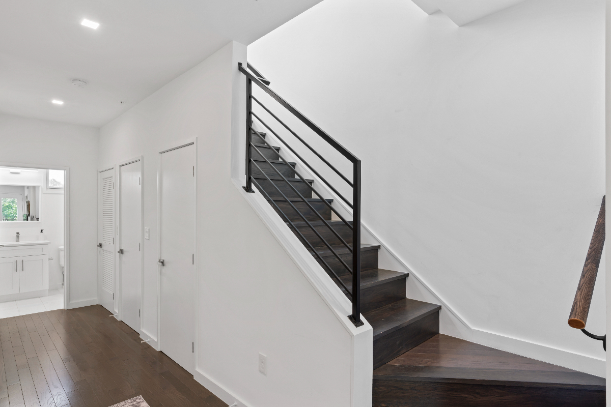 A boutique hotel experience with views. Excellent location. Unit 4 - Photo 12