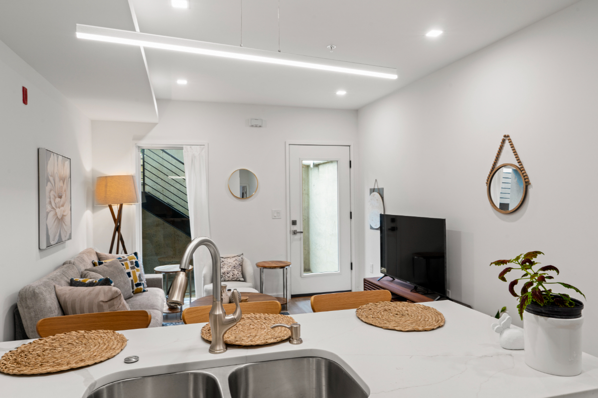 A boutique hotel experience with views. Excellent location. Unit 4 - Photo 4
