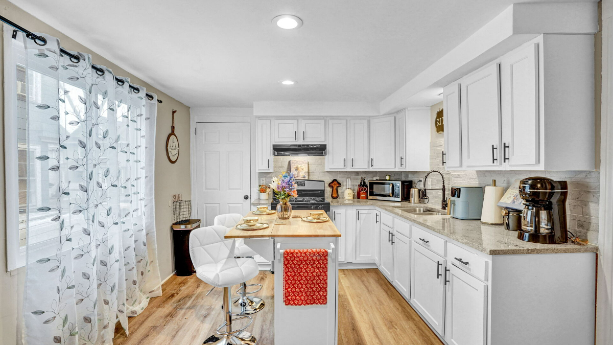 Beautiful and spacious 4-bedroom 2-fullbath - Photo 6