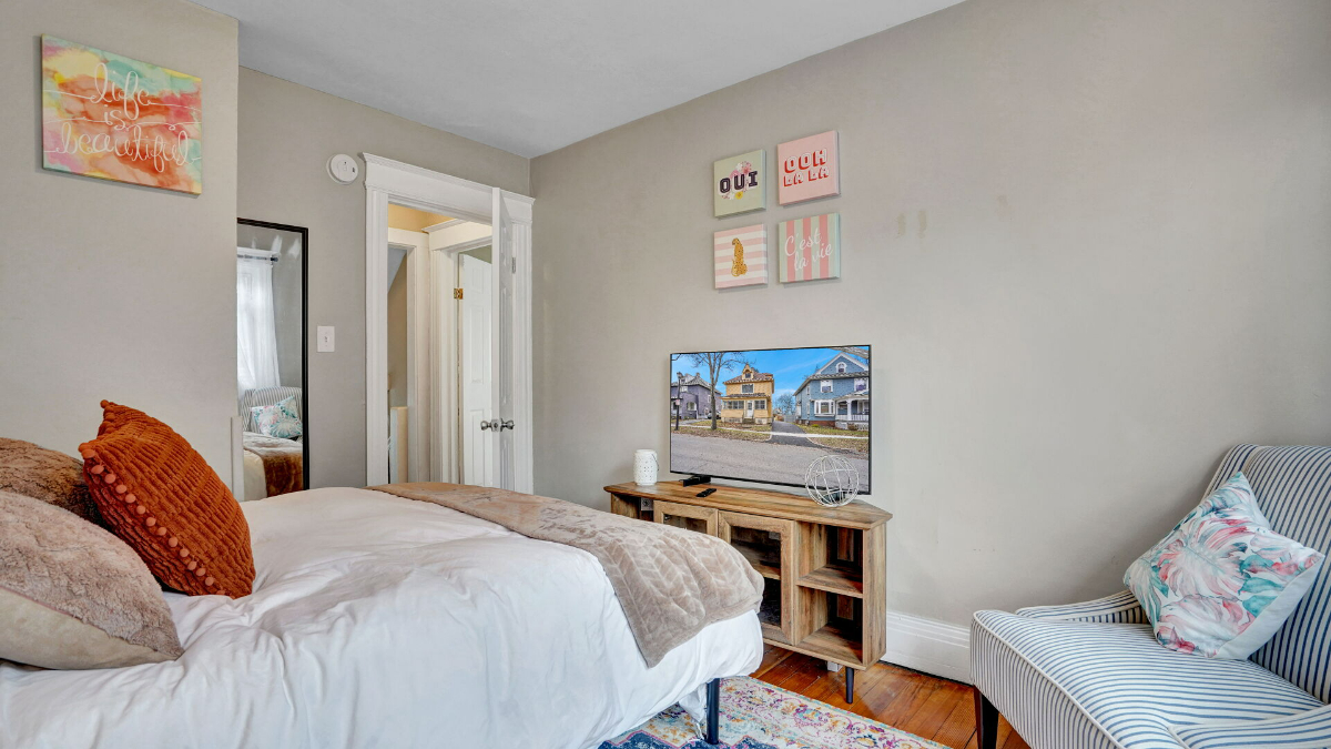 Beautiful and spacious 4-bedroom 2-fullbath - Photo 5
