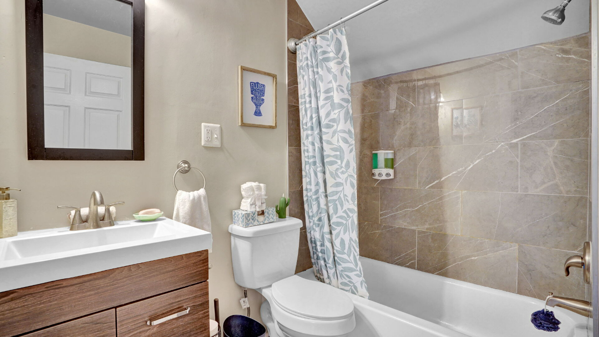 Beautiful and spacious 4-bedroom 2-fullbath - Photo 7