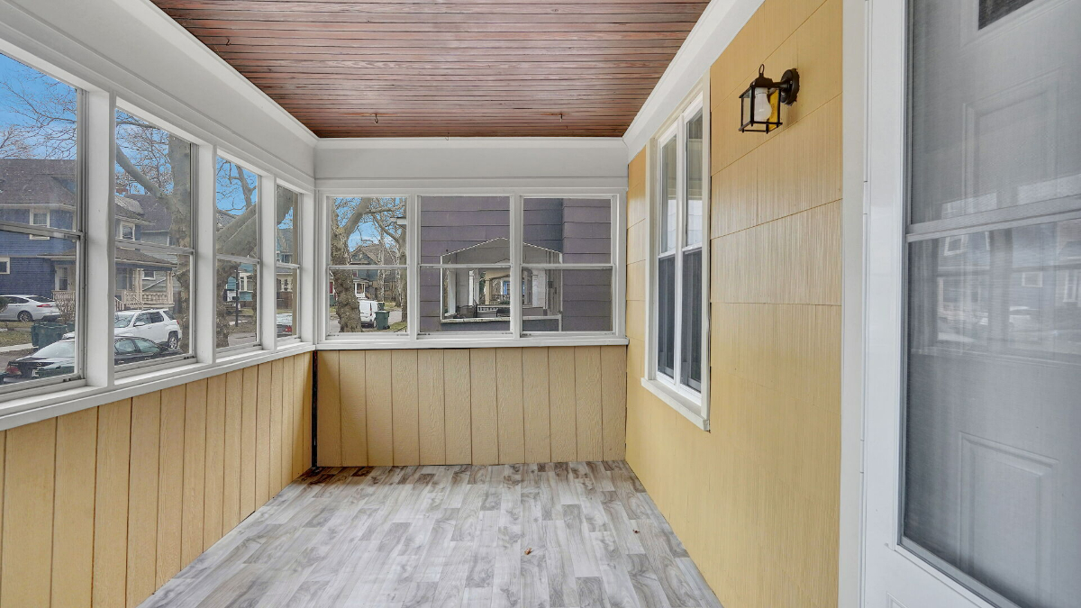 Beautiful and spacious 4-bedroom 2-fullbath - Photo 8