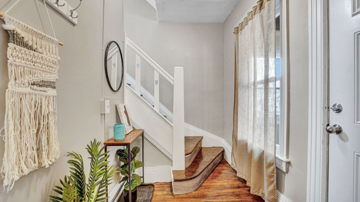 Beautiful and spacious 4-bedroom 2-fullbath - Photo 9