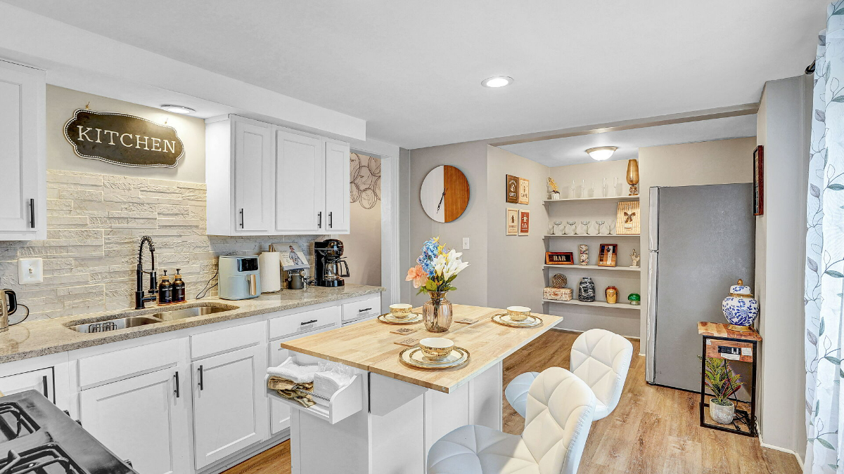 Beautiful and spacious 4-bedroom 2-fullbath - Photo 2