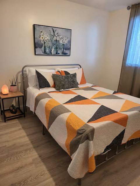 Daisy's Place Room 2