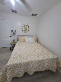 Daisy's Place Room 4