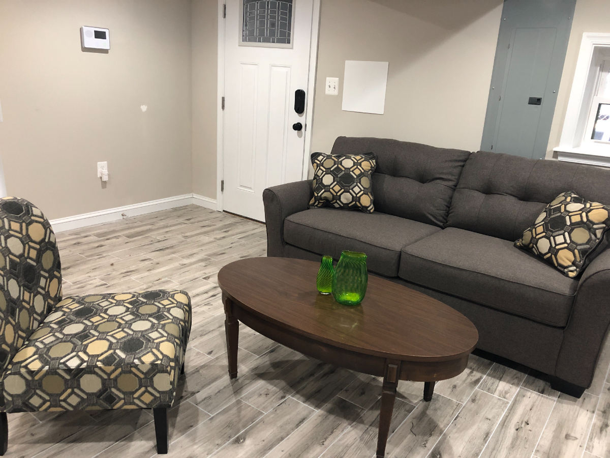 Comfortable 1-Bedroom Apartment - Photo 2