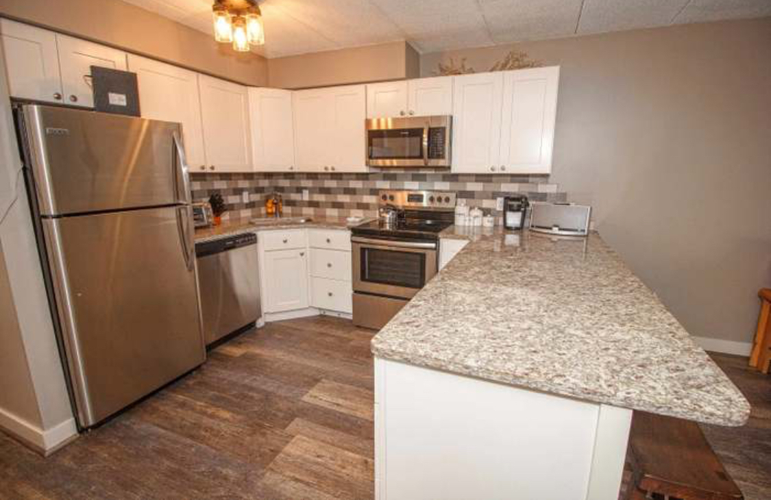 Mountain-Ready Studio with Full Kitchen, Fireplace, and Walkable Resort Access - Photo 2