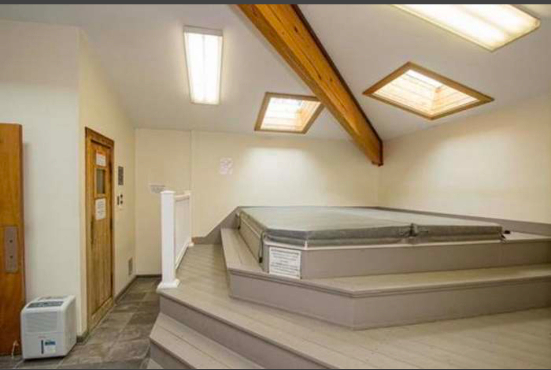 Mountain-Ready Studio with Full Kitchen, Fireplace, and Walkable Resort Access - Photo 7